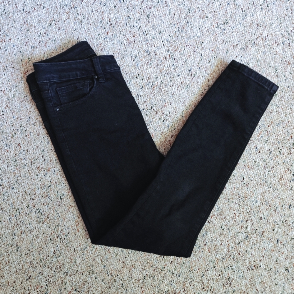 Mica Women's Black Skinny Cropped Pants size 4/27